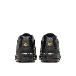 NIKE AIR MAX PLUS BLACK STITCHING