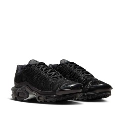 NIKE AIR MAX PLUS BLACK STITCHING
