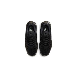 NIKE AIR MAX PLUS BLACK STITCHING