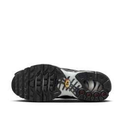 NIKE AIR MAX PLUS BLACK STITCHING