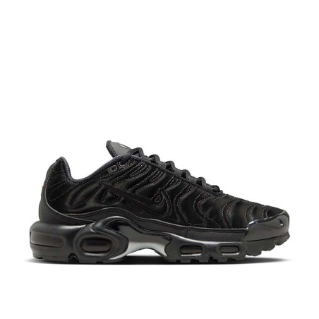 NIKE AIR MAX PLUS BLACK STITCHING