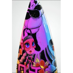 Planche de surf tatouée